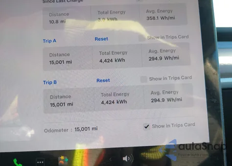 2024 Tesla Model Y Long Range Dual Motor All-Wheel Drive z USA, uszkodzony, nr VIN 7SAYGAEE1RF088907